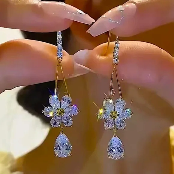 Gold Daisy Crystal Dangle Earrings Flower Water Drop - Picture 1 of 6